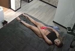 скрытая камера женская мастурбация оргазм домашнее